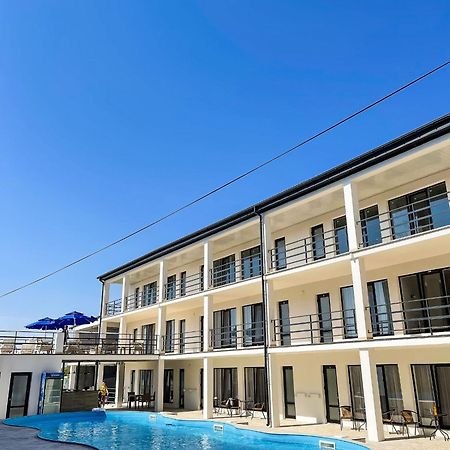 Міні-Готель Turin З Басейном На Кароліно-Бугазі Exterior foto
